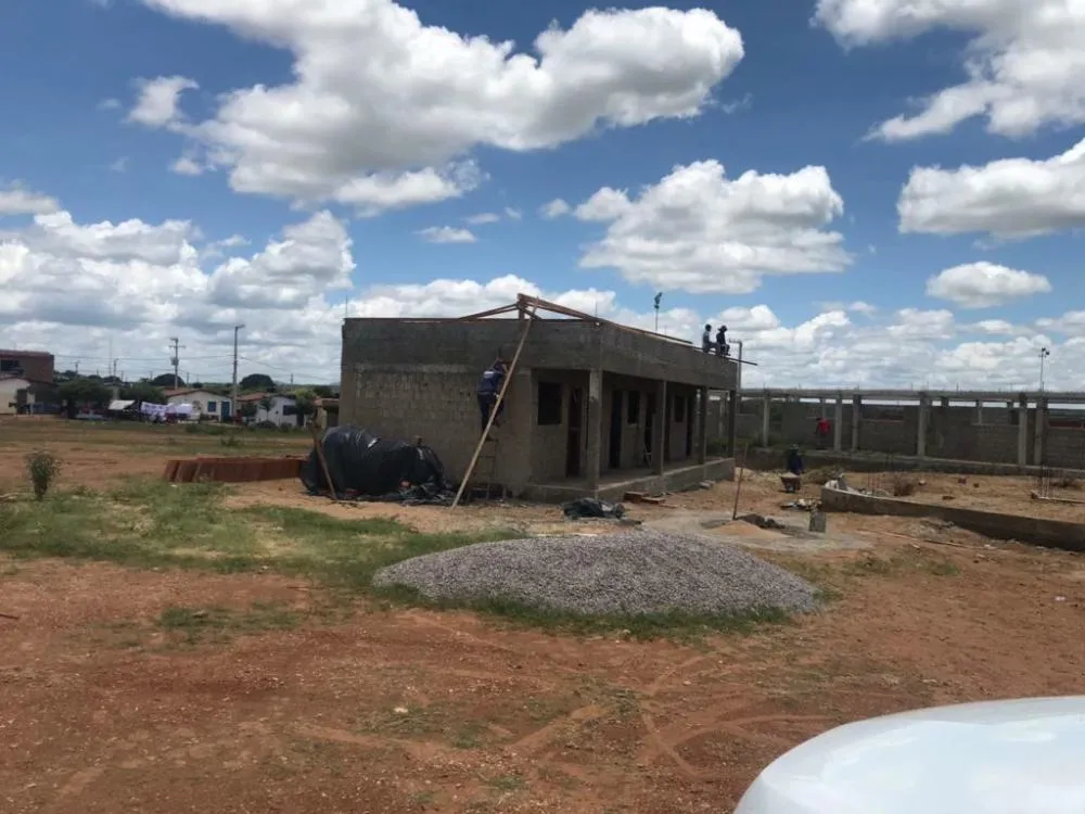 Foto antiga da constru&ccedil;&atilde;o da escola no bairro Tr&ecirc;s Marias que vai ser conclu&iacute;da
