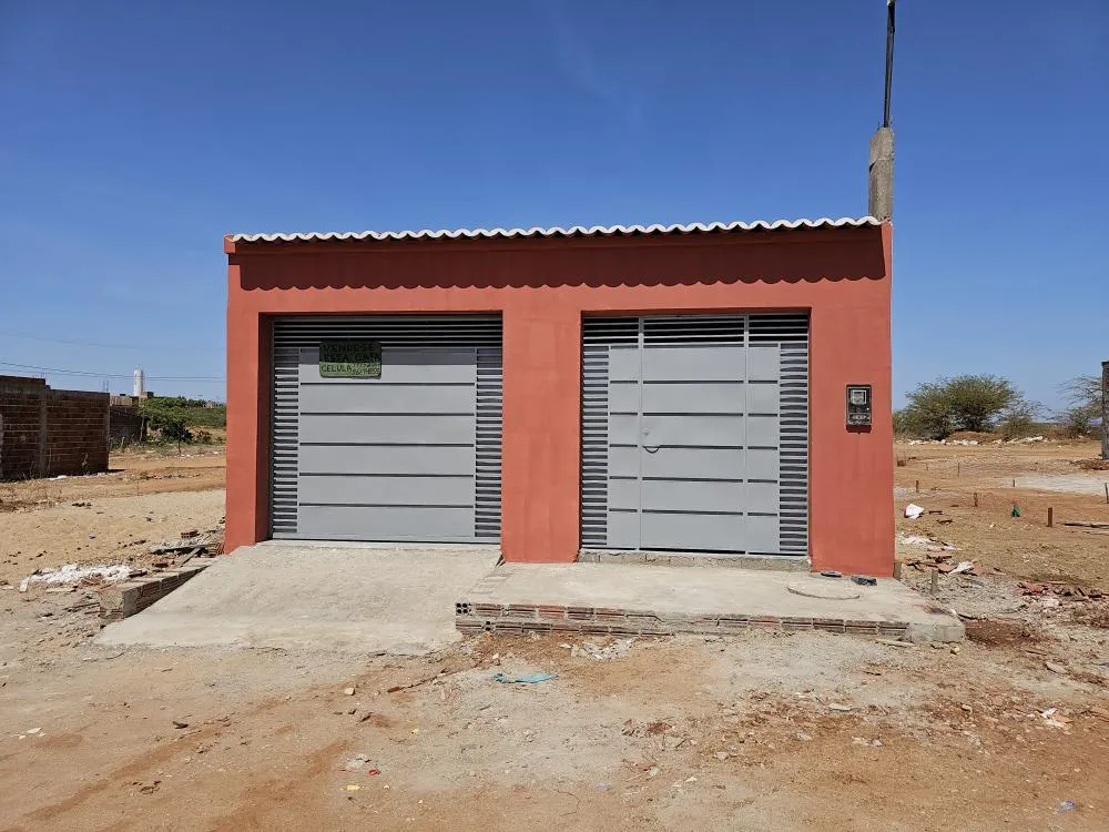 Vende-se casa no bairro Santa Rosa em Floresta, PE