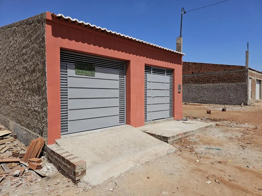 Vende-se casa no bairro Santa Rosa em Floresta, PE