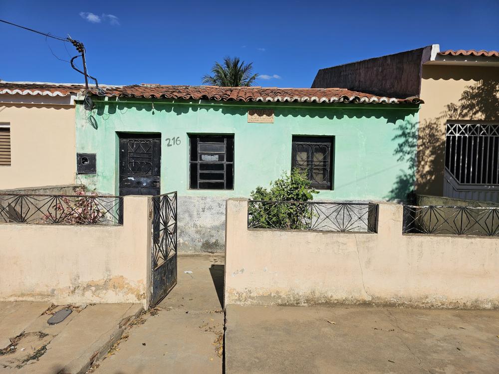 Vende-se casa no bairro Santa Rosa em Floresta, PE