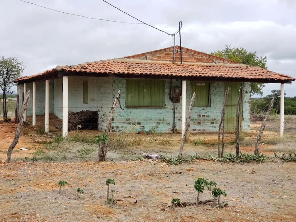 Vende-se propriedade na borda do lago de Itaparica em Floresta, PE