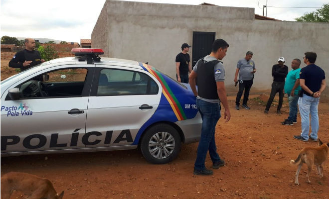 Mandados de prisão são cumpridos na manhã desta segunda-feira no sertão de PE (Foto: Divulgação/ Dinter 2) 