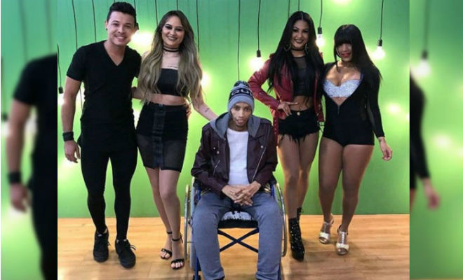 Ao lado dos vocalistas da banda, Luiza Ketilyn, Francyne Roper e Júnior Dieckman, o cantor de brega agradeceu o apoio dos fãs. Foto: Instagram 