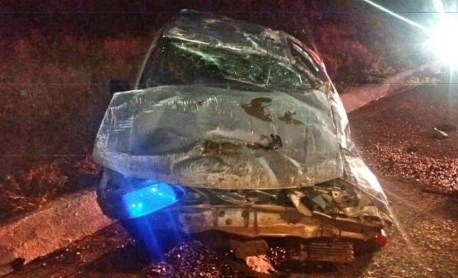 Mulher grávida foi arremessada para fora do carro durante acidente na BR-232, em Pesqueira (Foto: PRF/Divulgação) 
