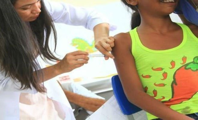 Devem ser imunizadas meninas de 9 a 14 anos e meninos na faixa etária de 11 a 14 anos - Foto: Paullo Allmeida/Folha de Pernambuco