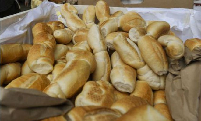 Produtos à base de trigo, como pão, macarrão e biscoito, estão sofrendo com a alta dos preços - Marcello Casal Jr./Agência Brasil