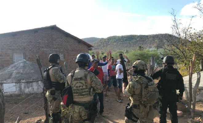 Ocupantes receberam ordem para deixar as residências (Foto: Divulgação/Polícia Federal )