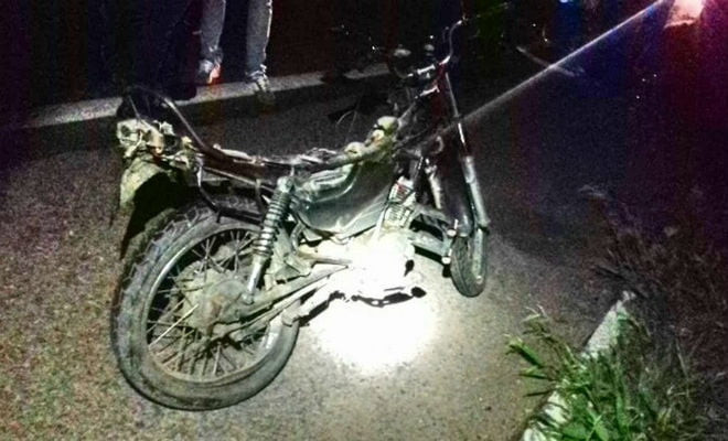 Adolescente que pilotava motocicleta morreu no local. — Foto: PRF/ Divulgação 