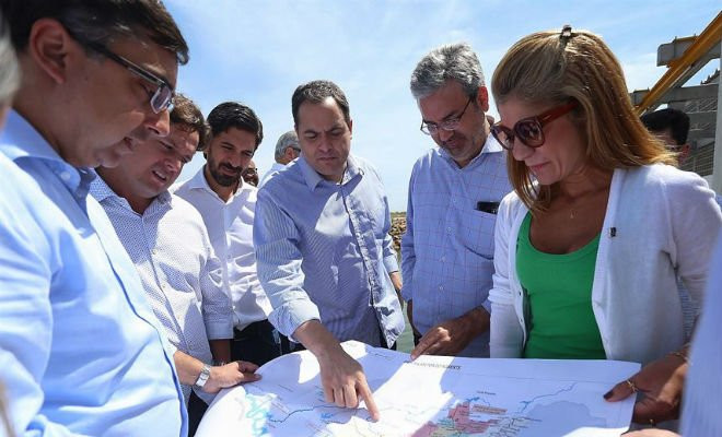Governador Paulo Câmara autorizou obras que vão investir R$ 36 milhões nas duas intervenções, beneficiando cerca de 44 mil pessoas - Foto: Hélia Scheppa/SEI