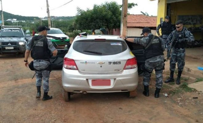 Veículo roubado em Petrolina foi localizado em Picos, no Piauí. (Foto: Polícia Militar/Divulgação) 