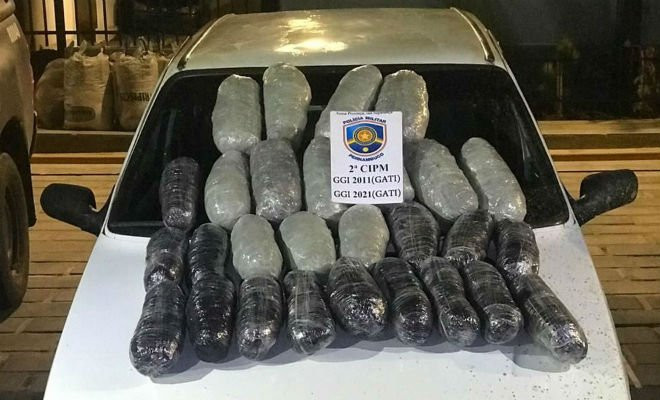 Droga apreendida dentro de veículo na BR-428 em Cabrobó — Foto: Divulgação/ 2ºCIPM 