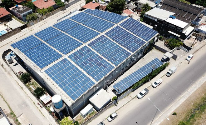 Maior painel solar entregue pela empresa conta com potência instalada de 334,75 watt-pico. Foto: Ironildo Machado/Insole/Divulgação. 