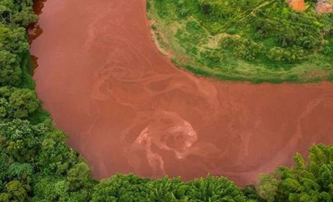 Rio Paraopeba contaminado com rejeitos de minério - Foto: Cadu Rolim /Fotoarena/Folhapres
