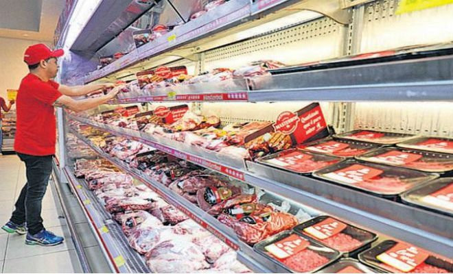 Nos supermercados, os preços nas prateleiras não devem demorar a mudar, confirmou o presidente da Associação Pernambucana de Supermercados (Apes) Foto: Luisi Marques/TV Jornal