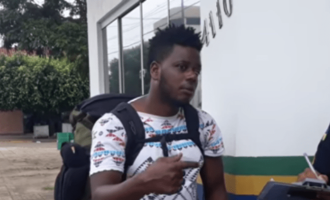 William Espinosa Renteria precisou ser levado ao hospital Imagem: Reprodução/YouTube Rota Policial News