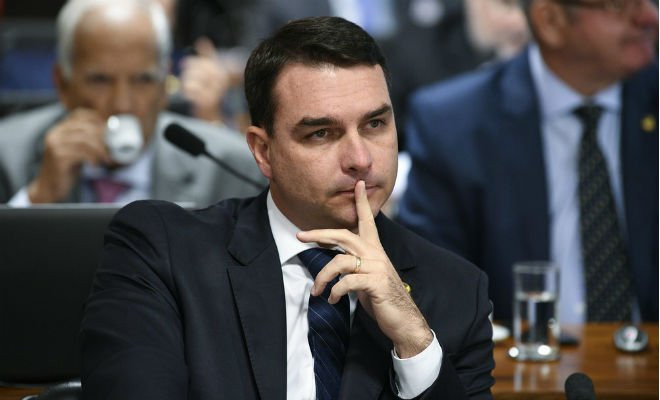 O senador Flávio Bolsonaro (PSL-RJ), durante reunião da Comissão de Assuntos Econômicos (CAE) — Foto: Pedro França/Agência Senado 