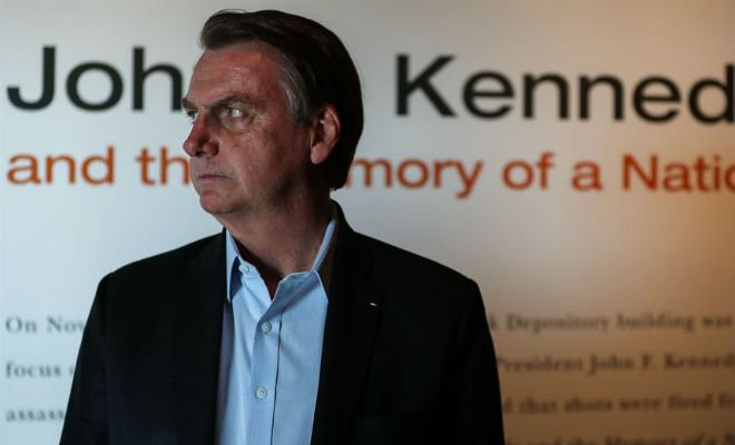 Jair Bolsonaro, em visita ao Museu The Sixty Floor, em Dallas, Estados Unidos. - Foto: HO / Brazilian Presidency / AFP