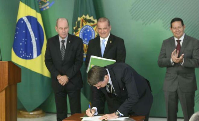 Bolsonaro vetou apenas um artigo do projeto aprovado pelo Congresso. Foto: Ed Alves/CB/D.A Press 