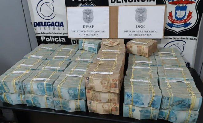 Avião com R$ 4,6 milhões em malas de dinheiro foi apreendido após pouso forçado em Alta Floresta — Foto: Polícia Civil de Alta Floresta (MT)