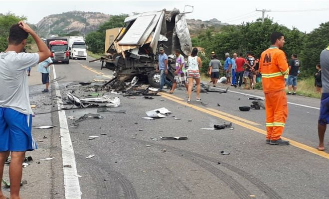 De acordo com a ViaBahia, o acidente aconteceu por volta das 9h, na altura do km 523, quando o caminhão da banda bateu de frente com outro veículo do mesmo porte. — Foto: Carlos Quintino / Blog A Voz é Aqui 