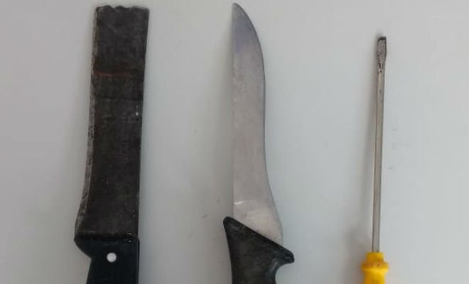 Facas apreendidas em tentativa de feminicídio em Cabrobó — Foto: Divulgação/ Polícia Civil 