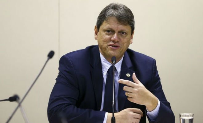 O ministro da Infraestrutura, Tarcísio Gomes de Freitas, quer negociar valor do frete mínimo com caminhoneiros - Arquivo/Agência Brasil
