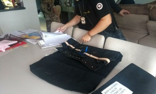 Ministério Público de Pernambuco (MPPE) apreende documentos durante Operação Greed, nesta terça-feira (23) — Foto: MPPE/Divulgação