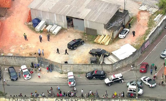 Carros clonados são abandonados no Jardim Pantanal — Foto: TV Globo/Reprodução 