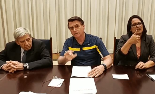 O ministro Augusto Heleno e o presidente Jair Bolsonaro durante Live semanal - Reprodução do Facebook 