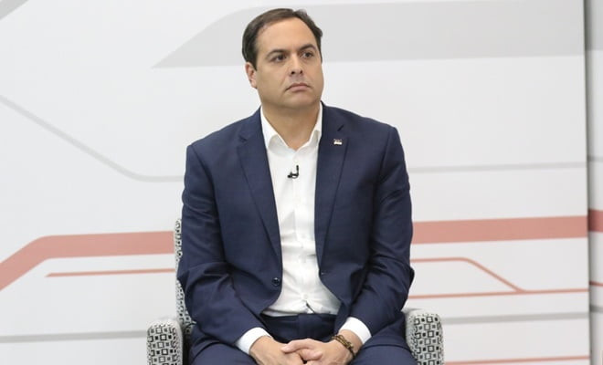Paulo Câmara estava em aeronave em direção a São Paulo — Foto: Marlon Costa/Pernambuco Press 
