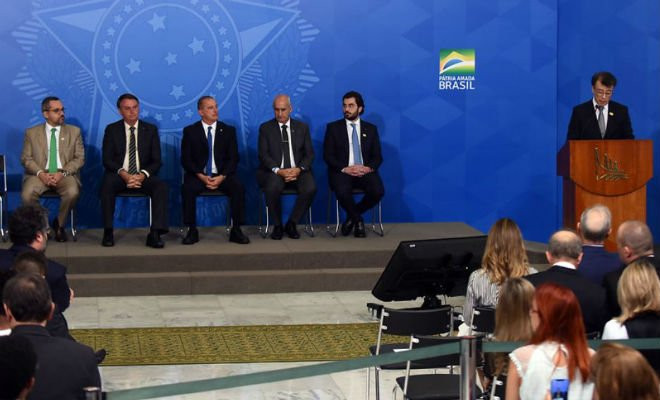 O secretário de Educação Básica do MEC, Janio Macedo, destacou a importância do acesso à internet nas escolas (Foto: Gabriel Jabur/MEC 