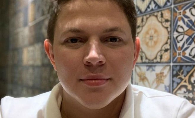 Hallan Garcia foi morto a tiros dentro de um restaurante, em Caruaru — Foto: Facebook/Reprodução