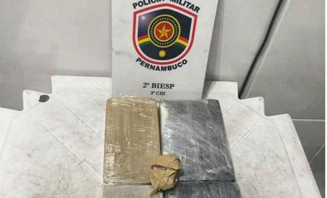 A droga foi encontrada em um ônibus que faz linha de Goiânia a Fortaleza. — Foto: Polícia Militar 