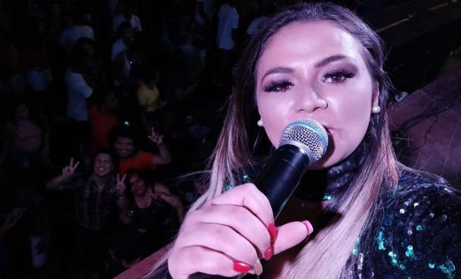 Selfie tirada pela cantora Andreia Ribeiro momentos antes de passar mal — Foto: Arquivo Pessoal/ Renato Alves