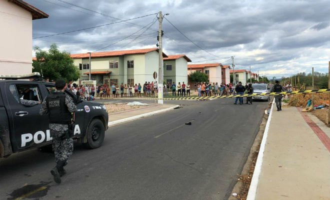Homem é morto a facadas no Residencial Vivendas, em Petrolina — Foto: Paulo Ricardo Sobral/TV Grande Rio 