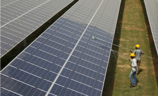 Painéis de energia fotovoltaica (Foto: REUTERS/Amit Dave) 