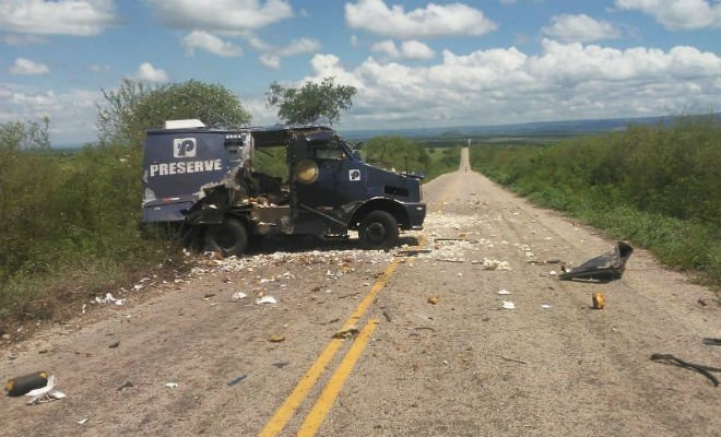 Carro-forte é explodido entre Serrita e Moreilândia — Foto: Reprodução/Redes Sociais 