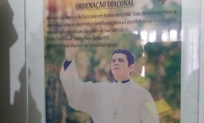 Luiz criou material eclesiástico que indicava formação teológica, com cursos no exterior — Foto: Reprodução/Arquivo pessoal 