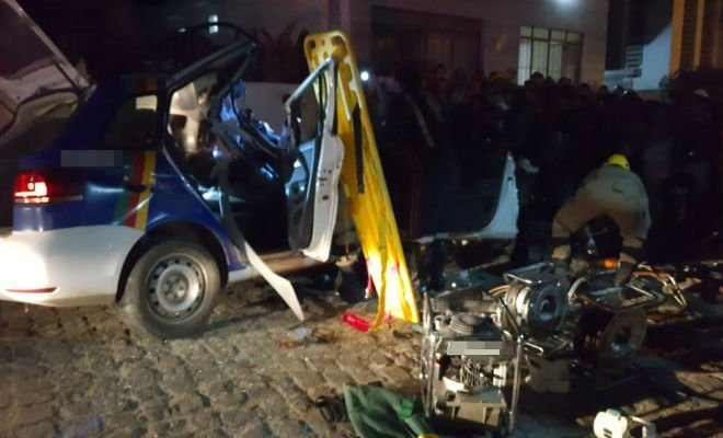 Viatura ficou destruída após colisão com caminhão — Foto: Reprodução/Whatsapp TV Asa Branca 
