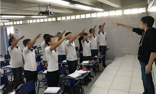 Estudantes fazem saudação nazista em sala de aula de escola particular no Recife e postam imagem nas redes sociais — Foto: Reprodução/Redes sociais 