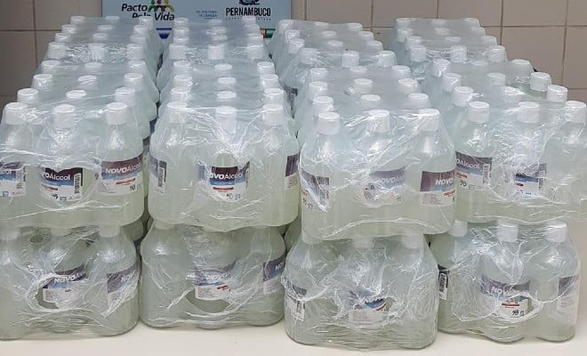 Frascos de álcool em gel falsificados — Foto: Polícia Civil/Divulgação 