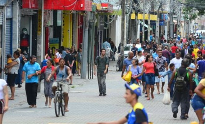Movimentação no comércio | Foto: Paullo Allmeida/Folha de Pernambuco