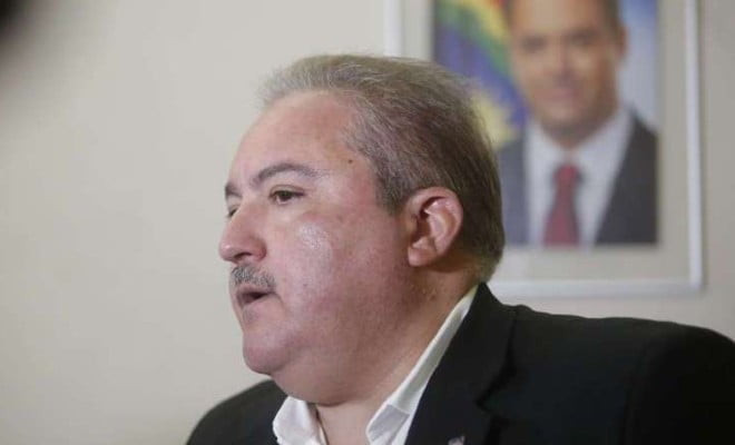 Contratação foi assinada pelo secretário de Saúde André Longo - FOTO: LEO MOTTA/JC IMAGEM 