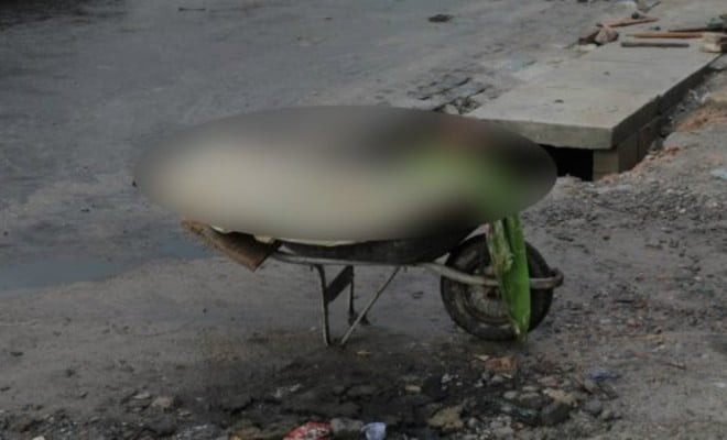 O homem com suspeita de coronavírus morreu em cima do carro de mão em Olinda - Foto: Paulo Daniel/TV Jornal 