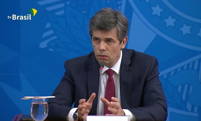 ‘Ninguém está pensando em flexibilizar nada’, diz ministro da Saúde 