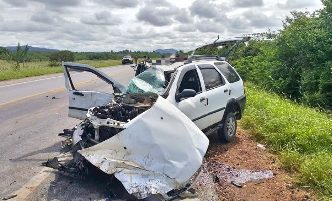Acidente em Petrolina deixa uma mulher morta e quatro feridos — Foto: Divulgação/ PRF 