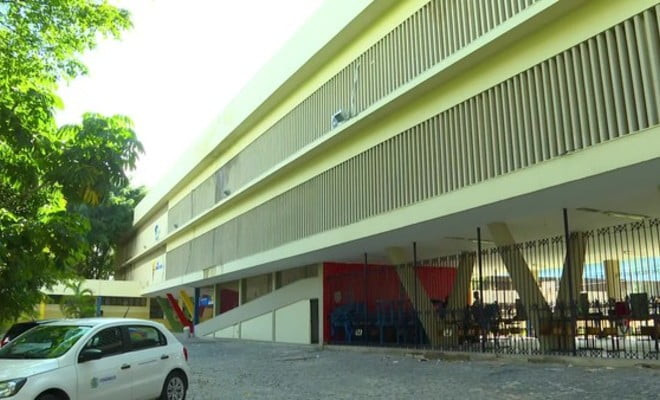 Escola Estadual Sizenando Silveira, em Santo Amaro, na área central do Recife — Foto: Reprodução/TV Globo 