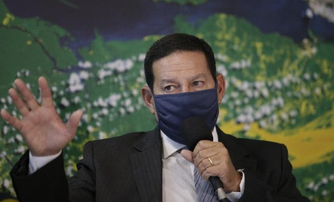 O vice-presidente da República, Hamilton Mourão, durante entrevista coletiva | Imagem: Estadão Conteúdo