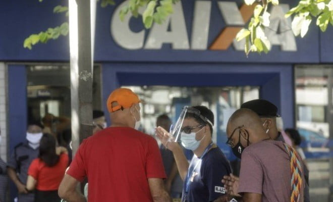 Segundo a Caixa, 52,3 milhões de pessoas já receberam quase R$ 50 bi Foto: Gabriel de Paiva 
