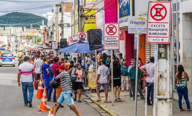 Imagens captadas pelo Farol do Centro da cidade nesta segunda-feira (8), pela manhã 